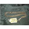 Image 1 : A long curb link chain in yellow metal stamped for 9ct