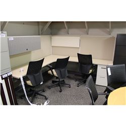 HERMAN MILLER AO2 8' X 8' CORNER WORKSTATION C/W