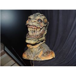 JOE DANTE ANIMATRONIC ALIEN CARNIVOROUS REPTILIAN CREATURE HEAD & BUST PUPPET WITH ROD & CABLES