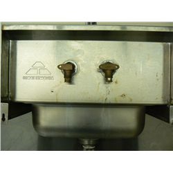 Advance Tabco              (NSF)