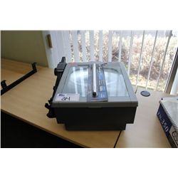 3M LIGHT DESKTOP PROJECTOR