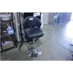 BLACK GAS LIFT SALON CHAIR