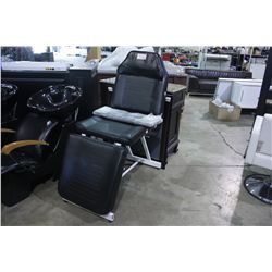 BLACK ADJUSTABLE BEAUTICIANS CHAIR