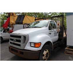 2004 WHITE FORD F-750 XL SUPER DUTY FLAT DECK, 154,176 KM DIESEL C7 ACERT, MANULAL VIN: