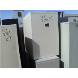 Lot: Filing Cabinets