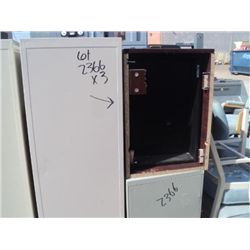 Lot: Filing Cabinets