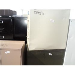 Lot: Filing Cabinets