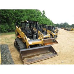 CAT 257B SKID STEER LOADER, S/N SLK04843, (06 YR) GP BUCKET, 16" RUBBER TRACKS, CANOPY, METER READIN