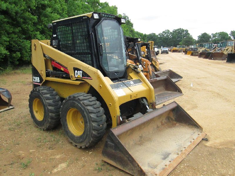 236b CAT 236B SKID STEER LOADER, S/N HEN01244, (04 YR) GP BUCKET, ECAB W/AIR ...
