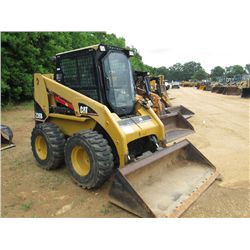 CAT 236B SKID STEER LOADER, S/N HEN01244, (04 YR) GP BUCKET, ECAB W/AIR, METER READING 946 HRS
