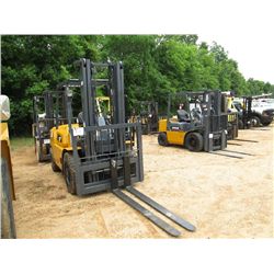 CAT DP40 FORKLIFT, S/N 3CN00289, DUAL STAGE, 8,000# CAP, DIESEL, SIDE SHIFT FORKS, METER READING 1,1