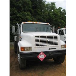 1996 INTERNATIONAL 4700 S/A FUEL & LUBE TRUCK, S/N 1HTSCAAPXTH262361, IHC DIESEL ENG, 6 SPD TRANS, A
