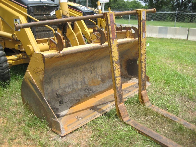 CAT 420D 4X4 LOADER BACKHOE, S/N FDP26756,(06 YR) GP BUCKET W/FORKS, 24