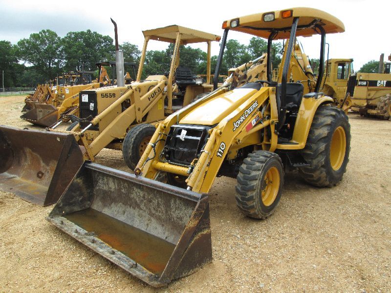 JOHN DEERE 110 4X4 LOADER BACKHOE, S/N 411257 (05 YR) GP BUCKET, 12