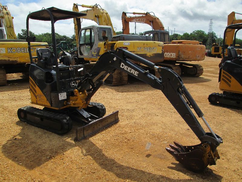 JOHN DEERE 17D MINI HYDRAULIC EXCAVATOR, S/N 220554 (09 YR) 3' STICK