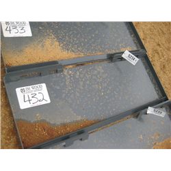 UNUSED QUICK ATTACH MOUNT PLATE 4000, FITS SKID STEER