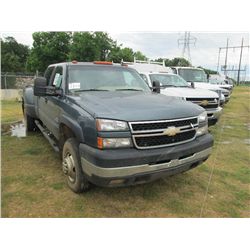 2006 CHEVROLET 4X4 CREW CAB DUALLY, S/N 1GCJK33DX6F194430, DURAMAX DIESEL ENG, ALLISON A/T, P/S, A/C