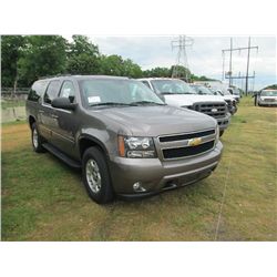 2013 CHEVROLET SUBURBAN LT, S/N 1GNSCJE05DR176341, V8 GAS, A/T, P/S, A/C, REAR A/C, HEATED SEATS, OD