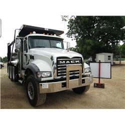 2013 MACK GU713 TRI-AXLE DUMP, S/N 1M2AX09CXDM015483, 425 HP MACK DIESEL ENGINE, 10 SPD TRANS, 44K R
