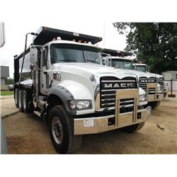 2013 MACK GU713 TRI-AXLE DUMP, S/N 1M2AX09C4DM015477, 425 HP MACK DIESEL ENGINE, 10 SPD TRANS, 44K R