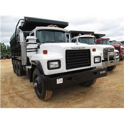 1993 MACK RD690S, S/N 1M2P264C1PM013046, 3E7-350 MACK ENG, 9 SPD TRANS, 18K FRONT, 44K REARS, A/C, P