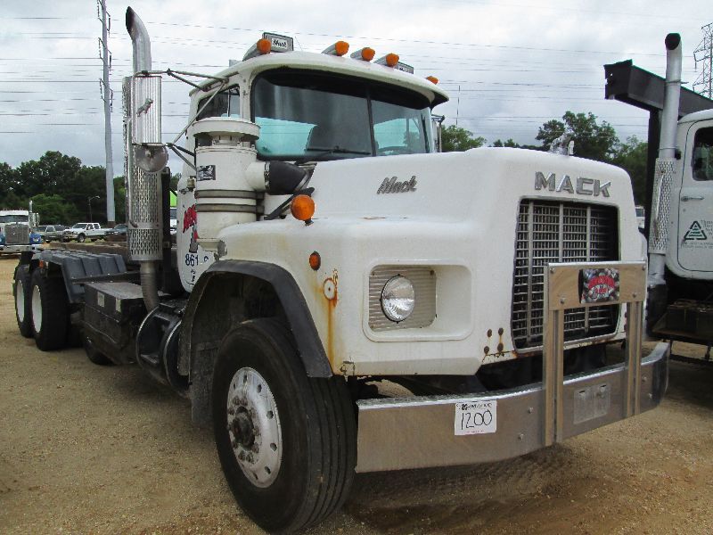 Mack Rb690s 1995 MACK RB690S TRI-AXLE ROLLOFF, S/N 1M2AM20C8SM002651, 300 MACK ENG ...