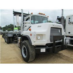 1993 MACK DM690S T/A ROLLOFF, S/N 1M2B209C6PM012409, EM7-300 MACK ENG, 7 SPD TRANS, 44K REARS, K-PAC