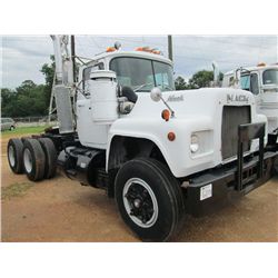 MACK R686ST T/A TRUCK TRACTOR, S/N R686ST18975, 300 MACK ENG, 6 SPD TRANS, 44K REARS, 12K FRONT, DOU