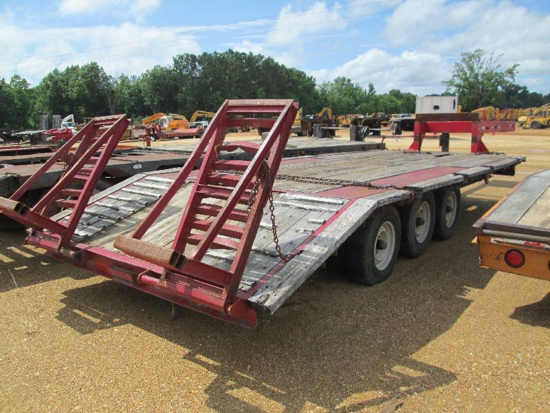 2010 BULLDOG TRI-AXLE FIFTH WHEEL TRAILER S/N 215534, 8'X18