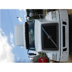 2005 VOLVO T/A TRUCK TRACTOR, S/N 4V4MC9GF95N387816, VOLVO 365 HP DIESEL ENG, 10 SPD TRANS, P/S, A/C