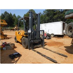 CAT DP40 FORKLIFT, S/N 3CN00289, DUAL STAGE, 8,000# CAP, DIESEL, SIDE SHIFT FORKS, METER READING 1,1