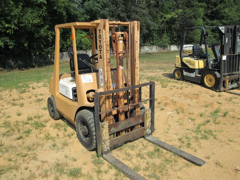 TOYOTA 2FGH20 FORKLIFT, S/N 10465, 4,000# CAP, 2 STAGE