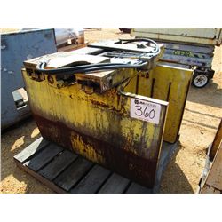 HYDRAULIC CLAMP ASSEMBLY FOR LIFT TRUCK