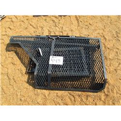 1 PALLET OF SIDE SCREENS, BAR, FRONT GRILL FITS JOHN DEERE