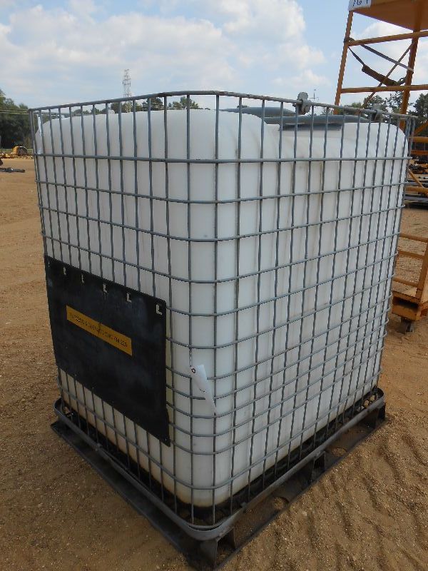 300 GALLON PLASTIC TANK W/METAL CAGE