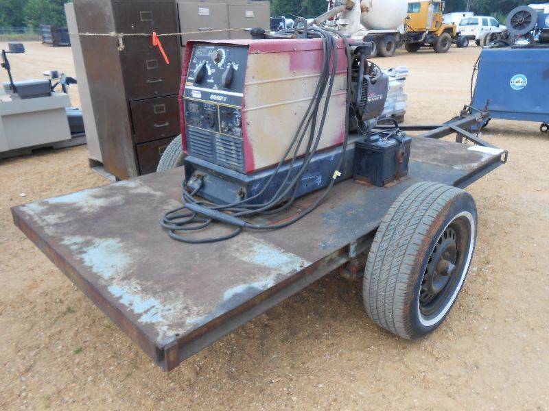 LINCOLN RANGER 8 WELDER, S/N 9972-U1940712411, GAS ENG, MTD ON S/A TRAILER