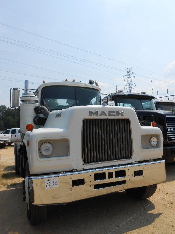 1977 MACK R685 ST T/A TRUCK TRACTOR, S/N R685ST66713, MACK DIESEL ENG ...