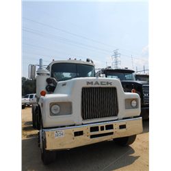 1977 MACK R685 ST T/A TRUCK TRACTOR, S/N R685ST66713, MACK DIESEL ENG, 5-2 SPD TRANS, 38K REAR AXLE,