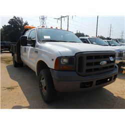 2005 FORD F350 4X4 S/A FLATBED, S/N 1FDWW37YX5EB79255, GAS ENG, A/T, AIR, P/S, CREW CAB, 10' FLATBED