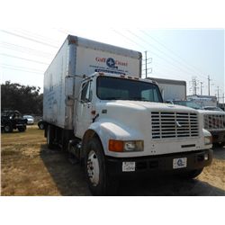 1995 INTERNATIONAL 4900 VAN TRUCK, S/N 1HTSDAAM9SH651374, INT DIESEL ENG, 5 SPD TRANS, A /C, P/S, 20