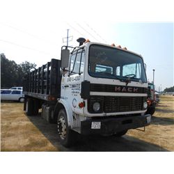 1985 MACK S/A FLATBED, S/N VG6M111B6FB021626, DIESEL ENG, 5 SPD, A/C, P/S, 20' FLATBED BODY W/HYD RE