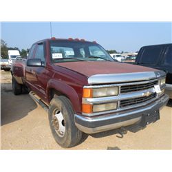 1998 CHEVROLET 3500 EXTENDED CAB 4X4 DUALLY, S/N 1GCHK39J4WF054904, V8 GAS, A/T, P/S, A/C