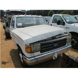 1989 FORD CUSTOM CAB & CHASSIS, S/N 1FDKF37H4KNA61440, MOTOR IN CAB, (DON'T RUN)
