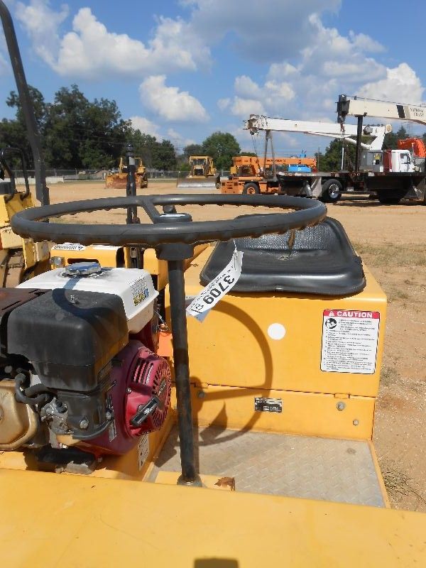 Mq R2000h MULTI QUIP R2000H ROLLER, S/N 260319, 28