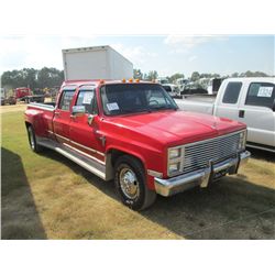 1985 CHEVY SILVERAD0 DUALLY PICKUP, S/N 1GCHC33J1FS122086, GAS ENG, A/T, A/C, P/C, CREW CAB