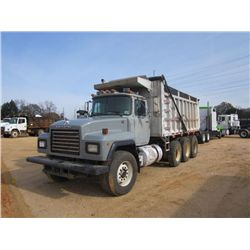 1998 MACK RD688S TRI-AXLE DUMP, S/N 1M2P27099WM038315, E7-427 MACK ENG, 13 SPD TRANS, 44K REARS, 18K