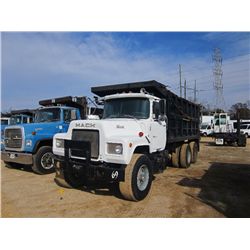 1986 MAC DM6865 T/A DUMP, S/N 1MZB126C06A012121, 285 HP MACK DIESEL ENG, 6 SPD MACK TRANS, 44K REARS