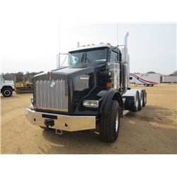 2014 KENWORTH T800 TRI-AXLE TRUCK TRACTOR, S/N 1NKDGGGG10J406015, PRE-EMMISSION CAT C15 550 HP, 6NZ 