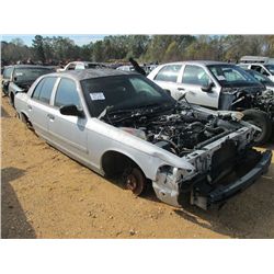 2000 FORD POLICE INTERCEPTOR, S/N 2FAFP71W2YX118944 (WRECKED)