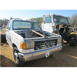 1989 FORD CUSTOM CAB & CHASSIS, S/N 1FDKF37H4KNA61440 (DOES NOT RUN)